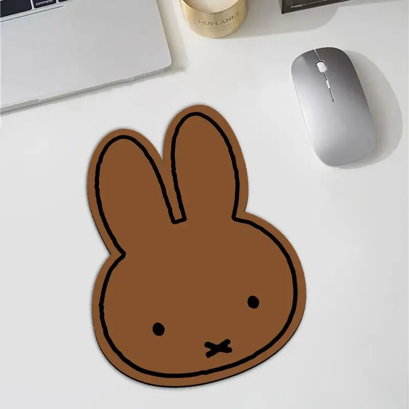 Kawaii Miffy Konijnvormige Mui - Esports Gaming Desk recensie en prijs